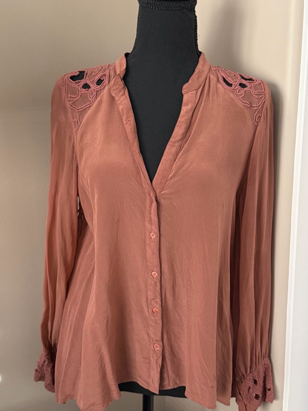 Womens Dusty Rose Button-Front Blouse with Shoulder Detail